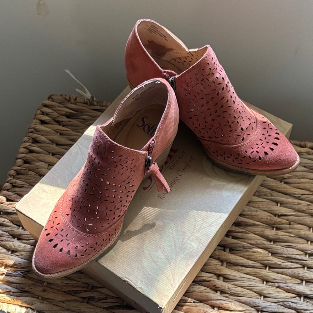 Sofft Women's Terracotta Ankle Booties